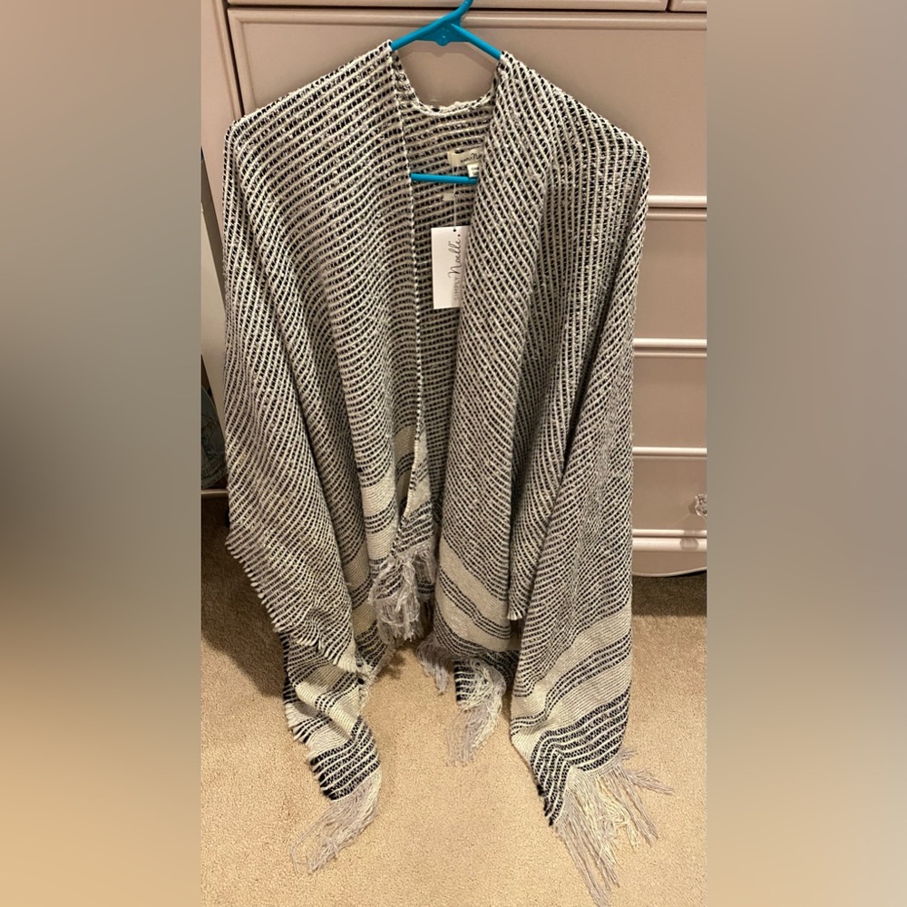 Women’s Sweater Shawl
